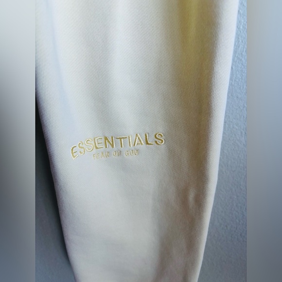 FEAR OF GOD ESSENTIALS SWEATPANTS IN GARDEN YELLOW SIZE:SMALL - Picture 4 of 6